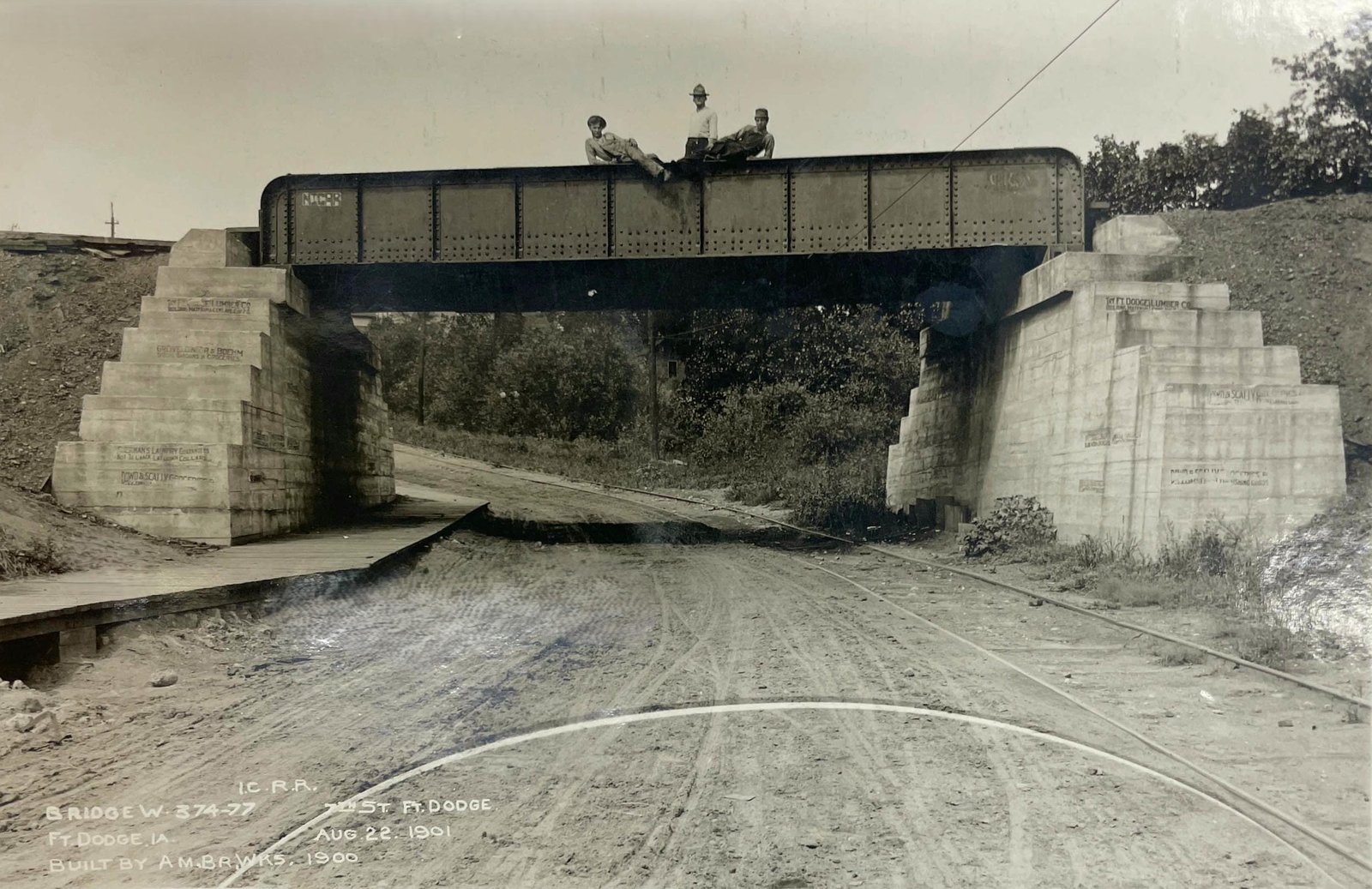 Historic photo of bridge.  Taken from Illinois Central Railroad Engineering Field Notes; ICC Valuation Section IL-15; located at the National Archives at College Park, Maryland